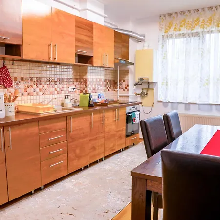 Elegant - Targul De Paste *