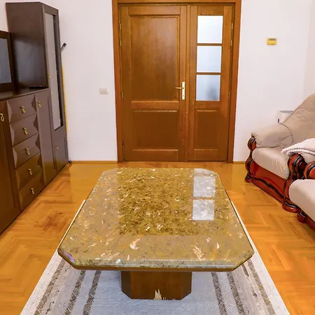 Elegant - Targul De Craciun *