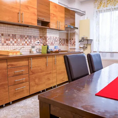 Elegant - Targul De Craciun