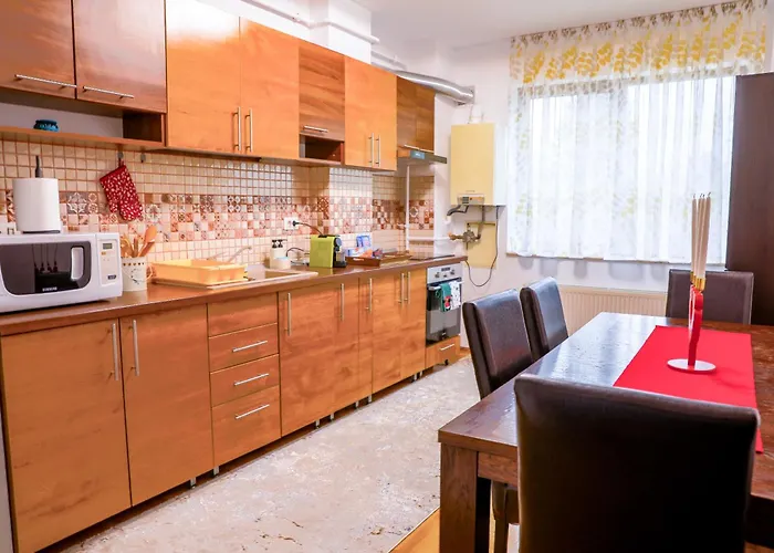 Elegant - Targul De Paste *